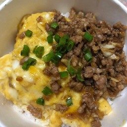 ข้าวไข่ข้นกระเทียม