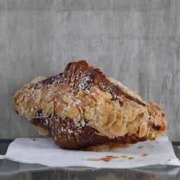 ALMOND CROISSANT