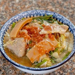 สุกี้น้ำรวม หมู ไก่ กุ้ง หมึกกรอบ