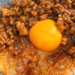 ข้าวฉู่ฉี่หมูสับไข่ดาวฟูกรอบ