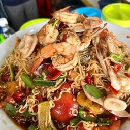 ตำยำ เส้นมาม่า  กุ้ง