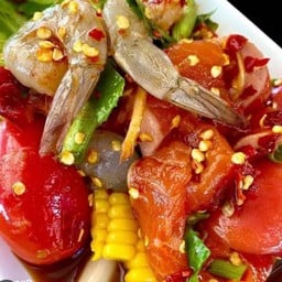 ตำเหลากุ้งสดแซลมอล Salad with fresh shrimp and salmon