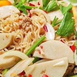 ยำมาม่า ไก่สับ ไก่ยอ