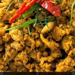 ราดข้าว คั่วกลิ้งไก่