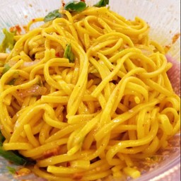 ยำหมี่เหลือง