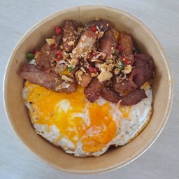 ข้าวไข่ขยี้ + หมูทอดพริกกระเทียม