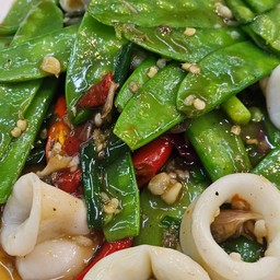 Stir-Fried Green Peas With Squid