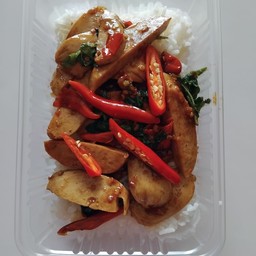 ข้าวผัดกะเพราหมูยอ