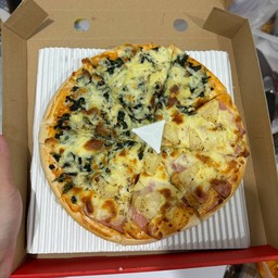 พิซซ่าผักโขม+อาวายเอี้ยน ไซร้M ตัด6ชิ้น