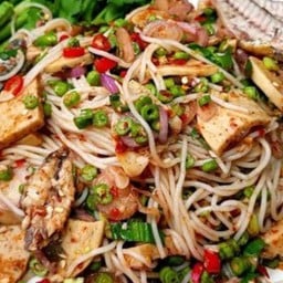 ยำขนมจีนปลาทูหมูยอ