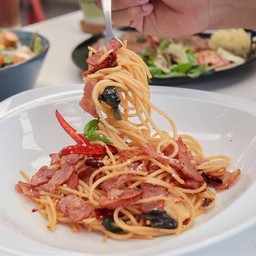 สปาเก็ตตี้เบคอนพริกแห้ง