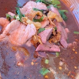ก๋วยเตี๋ยวหมูสด+ตับ ( พิเศษ )