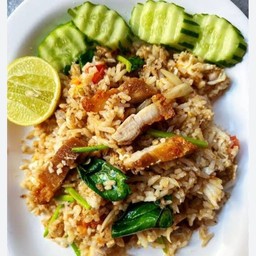 ข้าวผัดหมูกรอบ