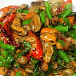 ผัดหอยแมลงภู่โหระพา