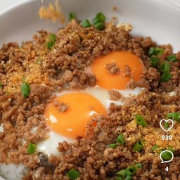 หมูสับผัดซีอิ้วไข่ดาวราดข้าว(ไข่ดาว2ฟอง)