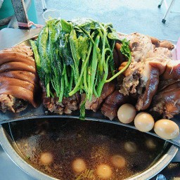 ร้านขาหมู (เจ้าเก่า)  หน้าสำนักงานเทศบาลเมืองพิมลราช