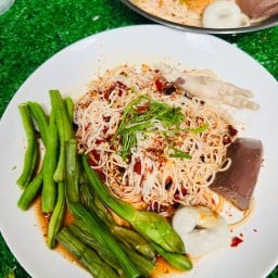 ขนมจีนเส้นสด byอุบล ก่วยเตี๋ยว ตามสั่ง ตำยำแซ่บสะใจ ร่มเกล้า