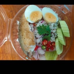 ข้าวขยำปลาทู+ไข่ต้ม