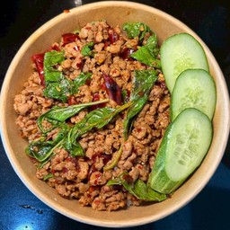 กะเพราพริกแห้ง หมูสับ