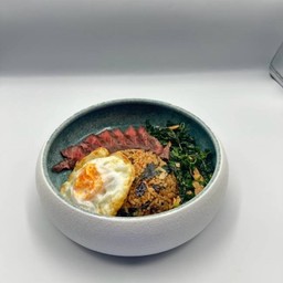 ข้าวผัดกะเพราคลุก เนื้อพิคานย่า