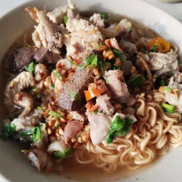 ก๋วยเตี๋ยวบ้านเอื้อ