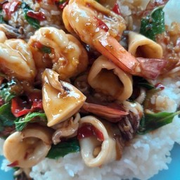 กะเพราทะเล ราดข้าว