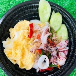 กะเพาปลาหมึก+ไข่เจียว