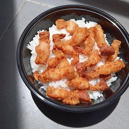 ข้าวหมูสามชั้นทอด