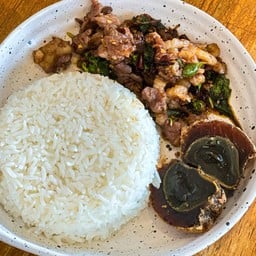 กะเพรา-เนื้อโคขุนร่องซี่โครง