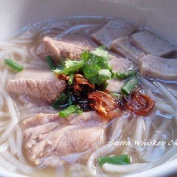 ก๋วยจั๊บกระดูกหมู