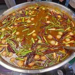 วาสนาขนมจีนน้ำพริก กระเพาะปลา-ยำไข่แมงดา หอยทอย-ผัดไท