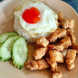 3ชั้นทอดน้ำปลา ไข่ดาว ราดข้าว