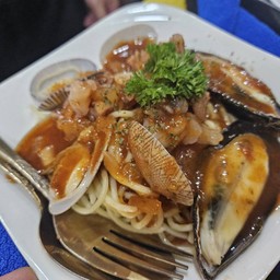 สปาเก็ตตี้ผัดซอสทะเล