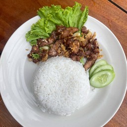 ข้าวเนื้อทอดกระเทียมม