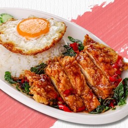 ข้าวไก่กรอบกะเพราพ่นไฟ ไข่ดาว