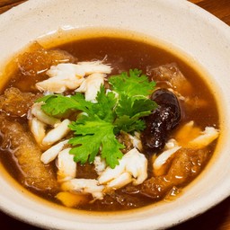 กระเพาะปลาเนื้อปูน้ำแดง