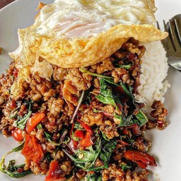 ข้าวกะเพราไก่สับ+พริกน้ำปลา