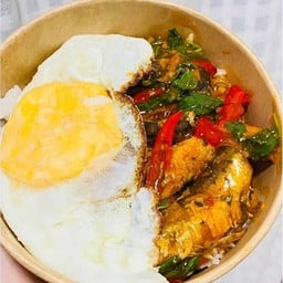กระเพราปลากระป๋องราดข้าว+ไข่ดาว