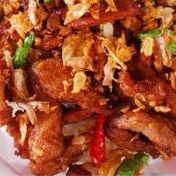 มั่งมีข้าวหมูทอด,ตามสั่ง ช้างม่อย