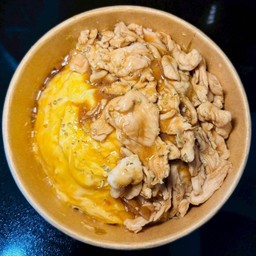 ข้าวไข่ข้น อกไก่ชิ้น ผัดซอส