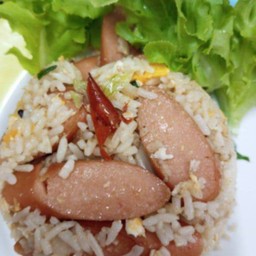 ข้าวผัดไส้กรอกไก่