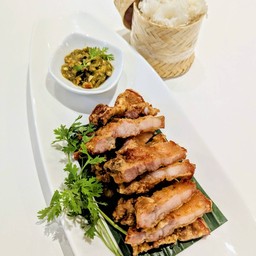 เซทสามชั้นทอดกรอบ พร้อมข้าวเหนียว-น้ำพริกหนุ่ม