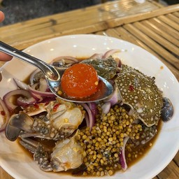 ยำปูม้าไข่แมงดา+ไข่แดงเค็มปลาร้านัว