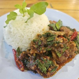 พริกแกงเนื้อราดข้าว