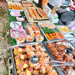 ซูชิ  อิอิ ตลาดนัด