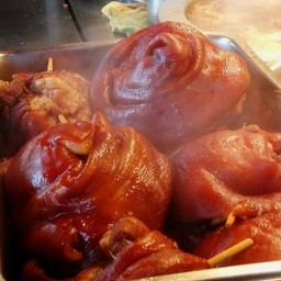 ขาหมู  ยกขา กลับบ้าน M