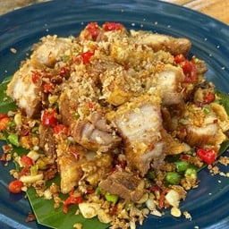 หมูกรอบคั่วพริกเกลือ{เป็นกับข้าว}