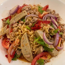 ยำมาม่าหมูยอหมูสับ