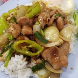 ข้าวหน้าผัดพริกหยวกหมูชิ้น