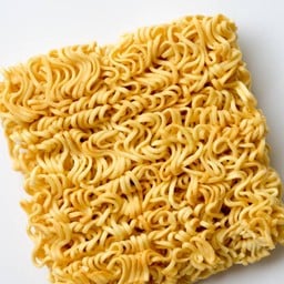 เส้นมาม่า